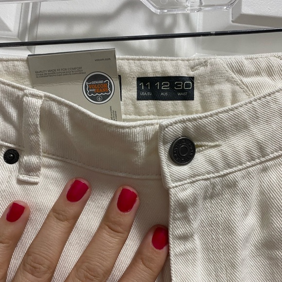 NWT white jeans with rips - Picture 7 of 8